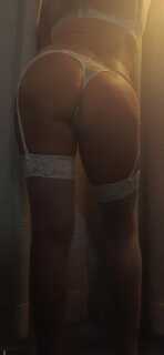 No solo ofrezco mi tiempo, ofrezco mi atención, mi complicidad y el espacio seguro para que dejes caer todas tus máscaras - Mérida - Venezuela